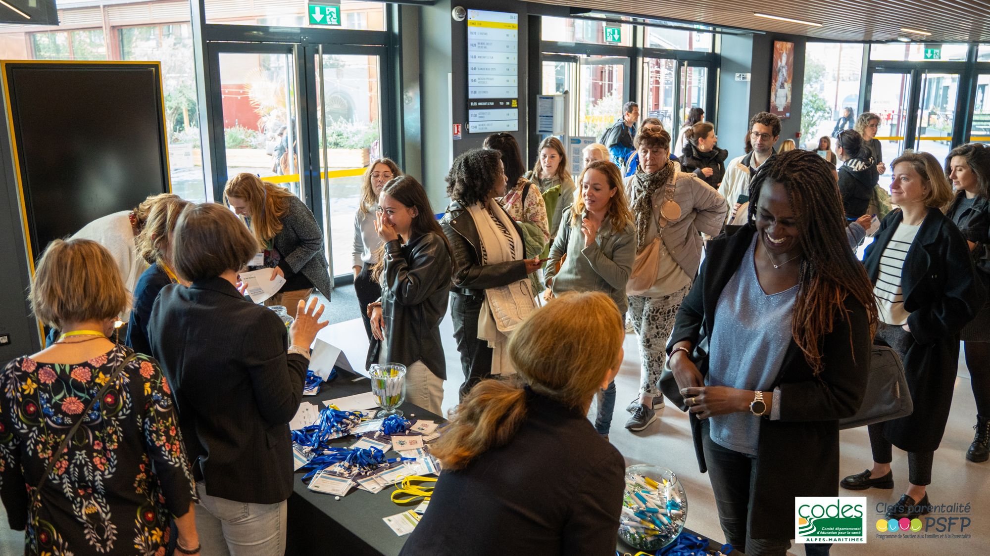 L'accueil des participants au colloque par l'équipe du Codes 06